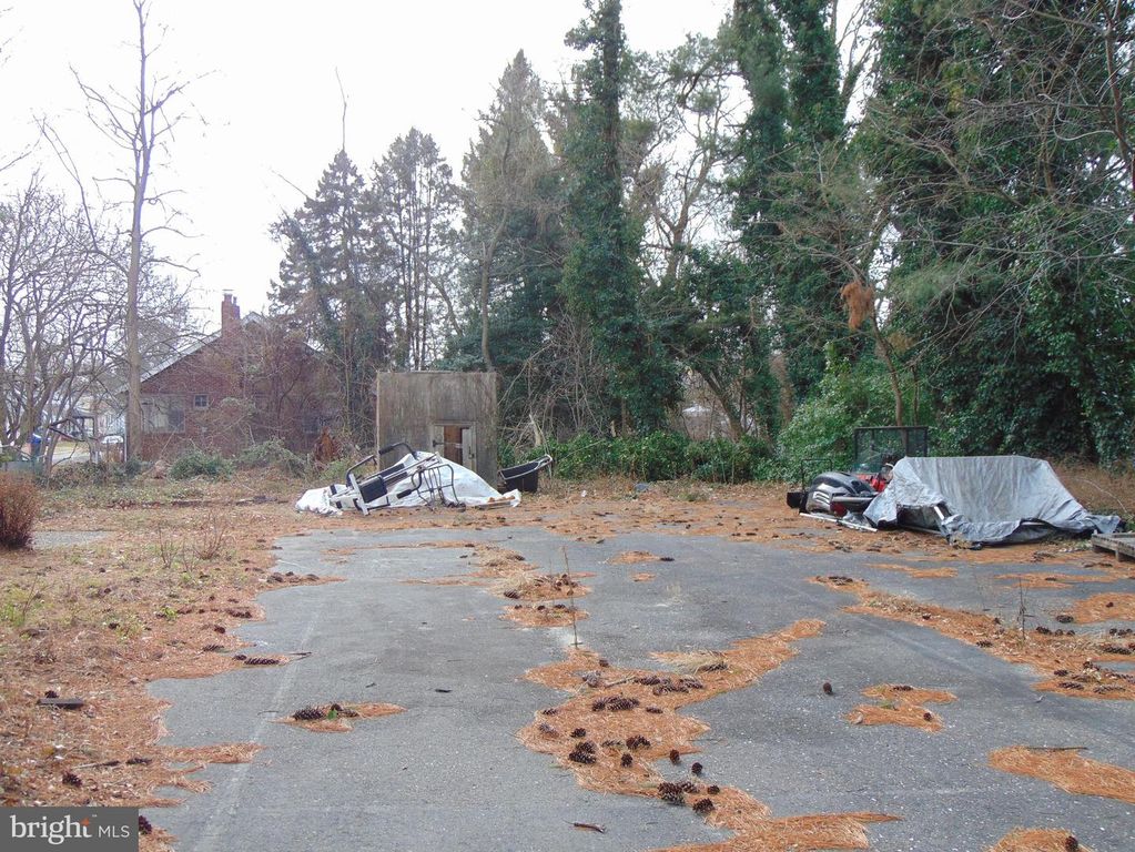 318 E CHURCH ST, Blackwood, NJ 08012