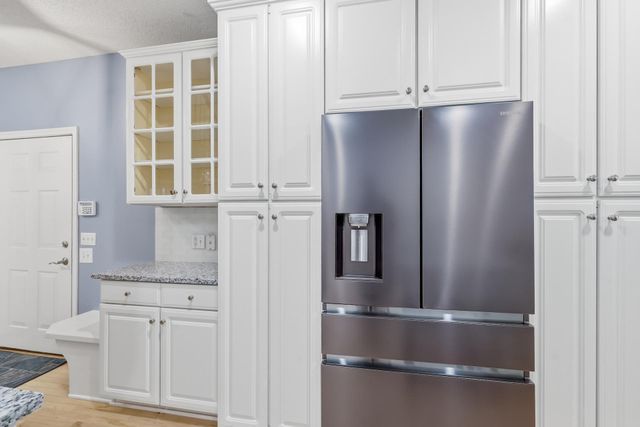 10100 Bridgehill Terrace, Eden Prairie, MN 55347