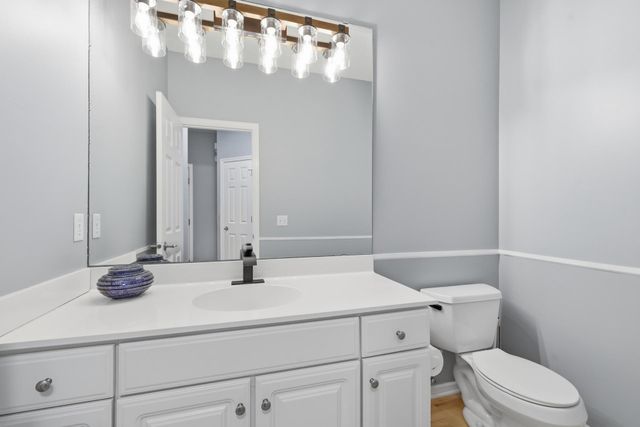 10100 Bridgehill Terrace, Eden Prairie, MN 55347