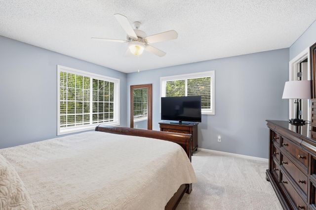 10100 Bridgehill Terrace, Eden Prairie, MN 55347