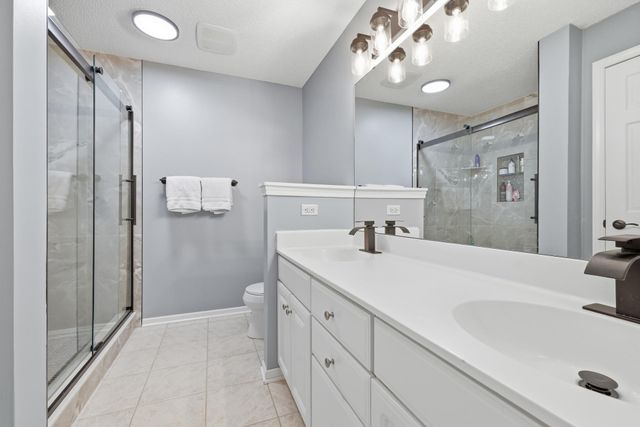 10100 Bridgehill Terrace, Eden Prairie, MN 55347