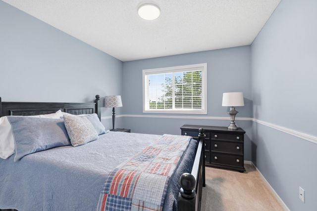 10100 Bridgehill Terrace, Eden Prairie, MN 55347