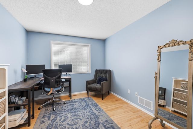10100 Bridgehill Terrace, Eden Prairie, MN 55347