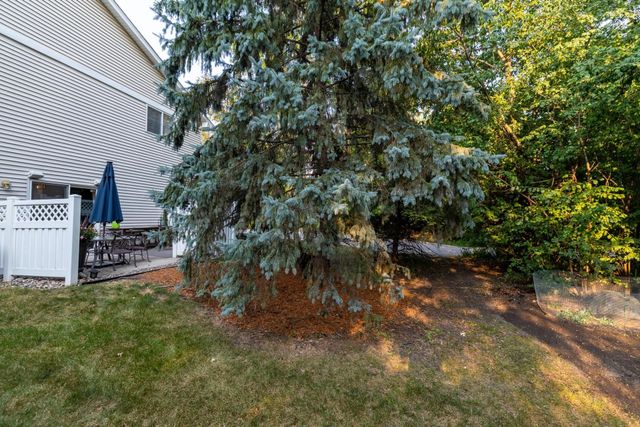 10100 Bridgehill Terrace, Eden Prairie, MN 55347