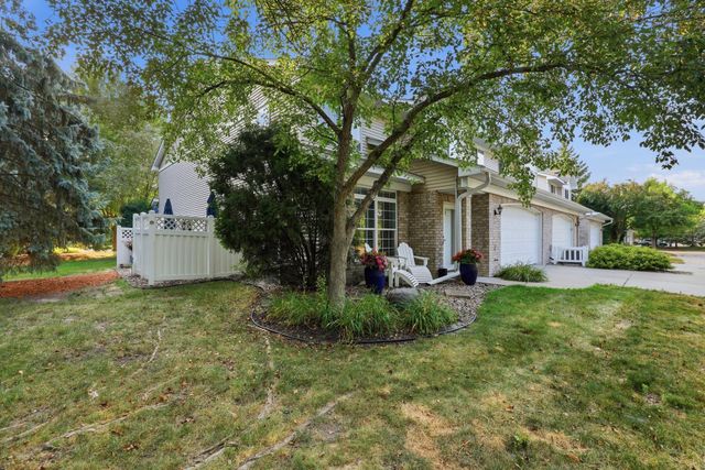 10100 Bridgehill Terrace, Eden Prairie, MN 55347