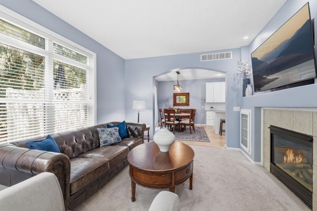 10100 Bridgehill Terrace, Eden Prairie, MN 55347