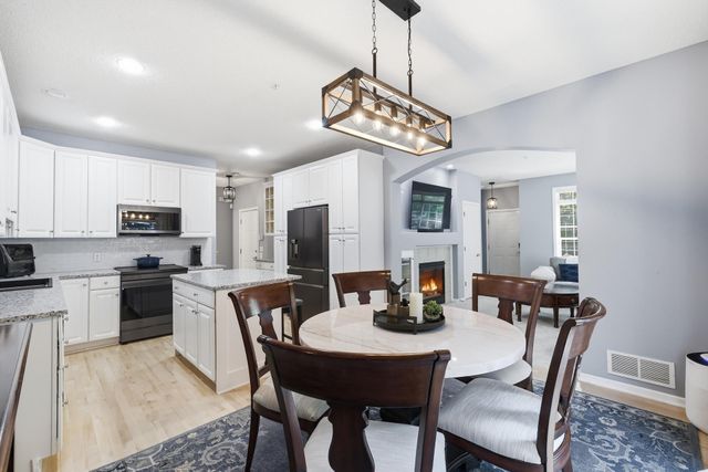 10100 Bridgehill Terrace, Eden Prairie, MN 55347