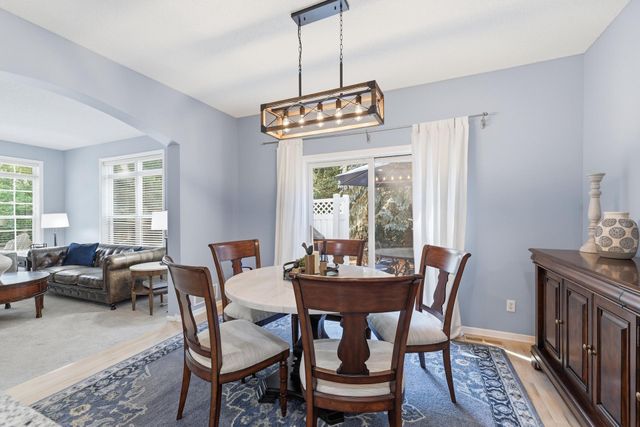 10100 Bridgehill Terrace, Eden Prairie, MN 55347