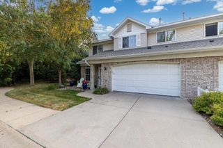 10100 Bridgehill Terrace, Eden Prairie, MN 55347