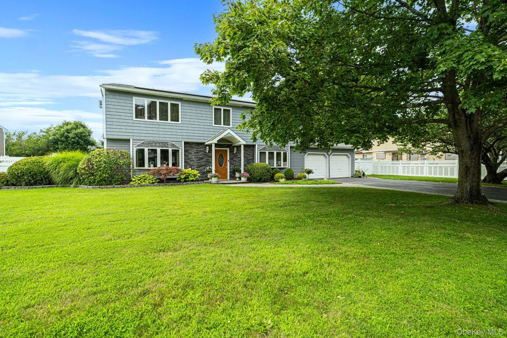 4 Loma Street, Medford, NY 11763 — photo 3