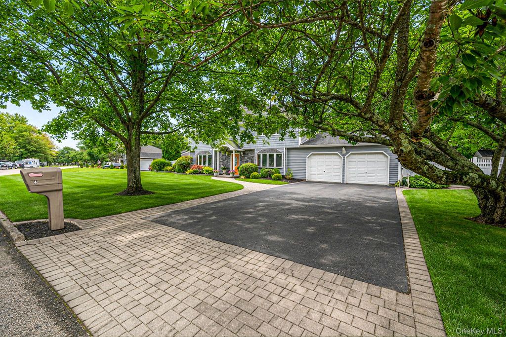 4 Loma Street, Medford, NY 11763 — photo 4