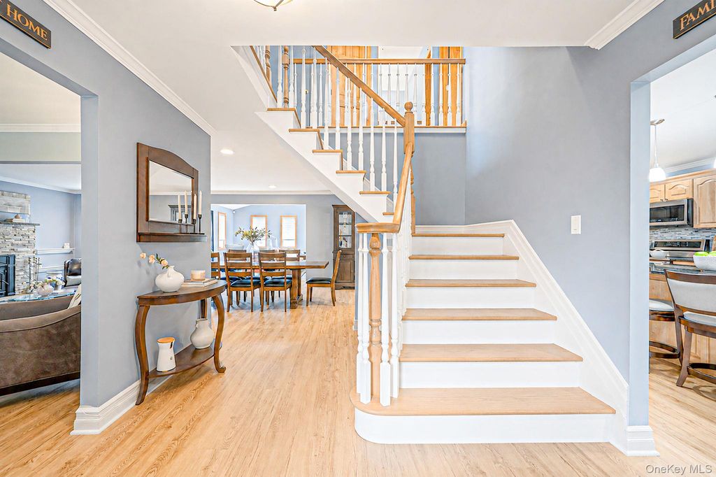 4 Loma Street, Medford, NY 11763 — photo 5