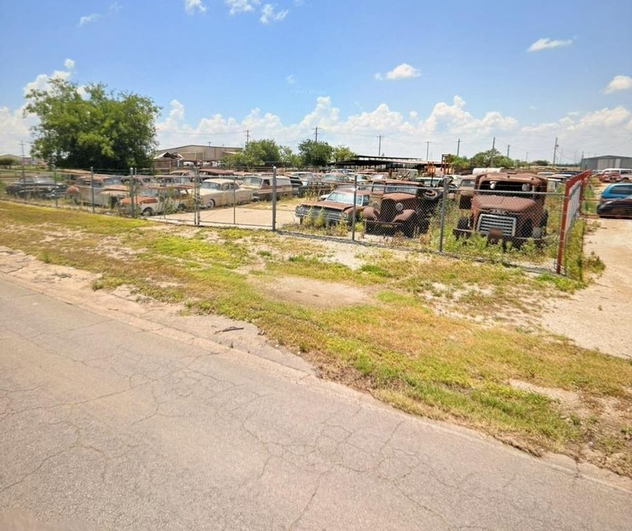 Image 2 of property listing at 1413 Hughes St 3&4, San Angelo, TX 76903