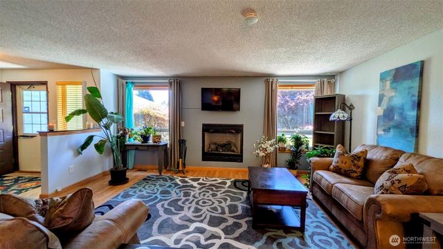 14611 Meadows Court E, Tacoma, WA 98445