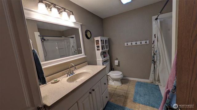 14611 Meadows Court E, Tacoma, WA 98445