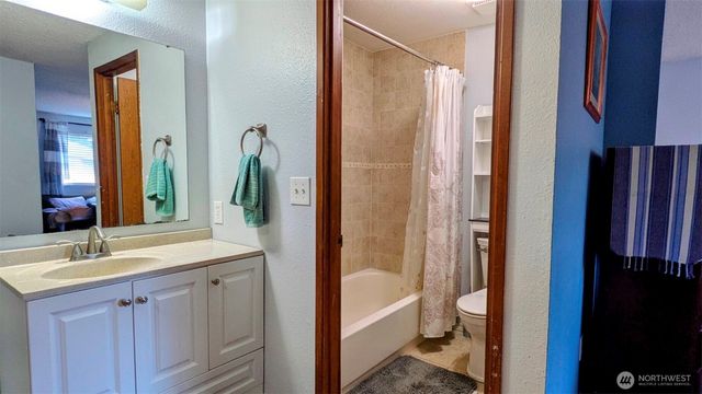 14611 Meadows Court E, Tacoma, WA 98445