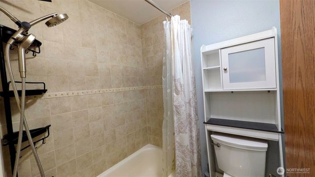 14611 Meadows Court E, Tacoma, WA 98445