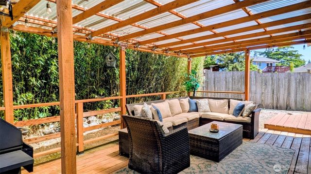 14611 Meadows Court E, Tacoma, WA 98445