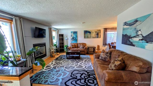 14611 Meadows Court E, Tacoma, WA 98445