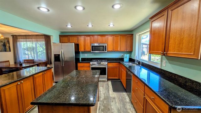 14611 Meadows Court E, Tacoma, WA 98445