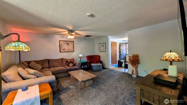 14611 Meadows Court E, Tacoma, WA 98445