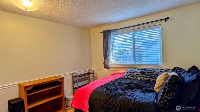 14611 Meadows Court E, Tacoma, WA 98445