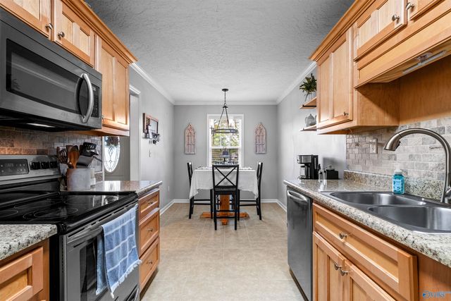 141 Swindall Circle, Rainbow City, AL 35906