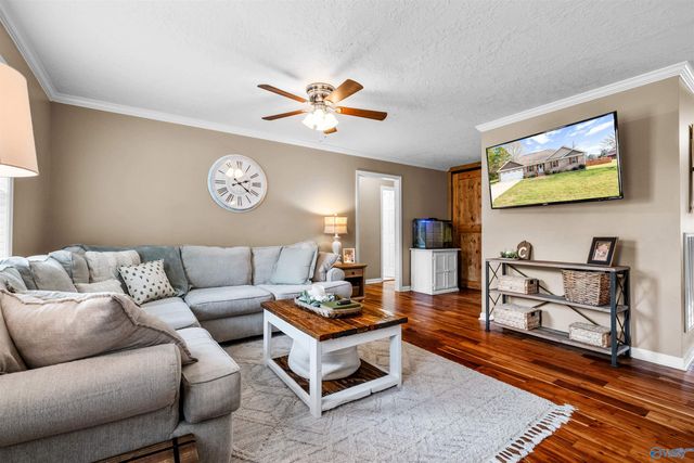 141 Swindall Circle, Rainbow City, AL 35906