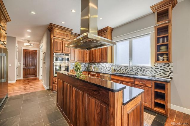 3275 S Logan Street, Englewood, CO 80113