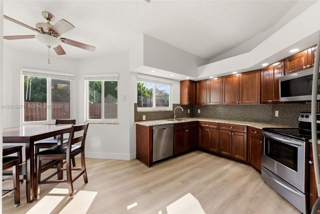 3861 NW 20th St, Coconut Creek, FL 33066