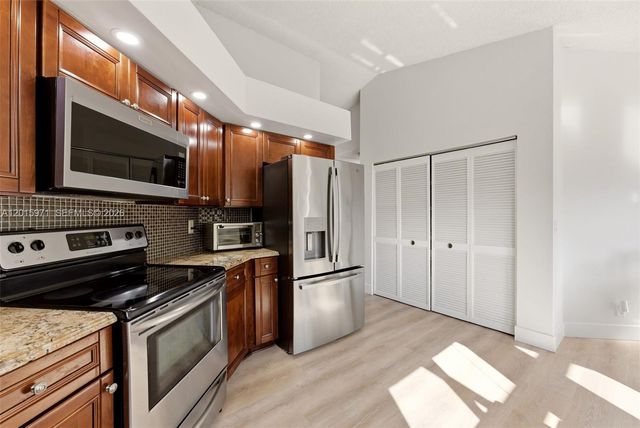 3861 NW 20th St, Coconut Creek, FL 33066