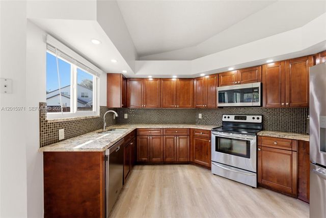 3861 NW 20th St, Coconut Creek, FL 33066