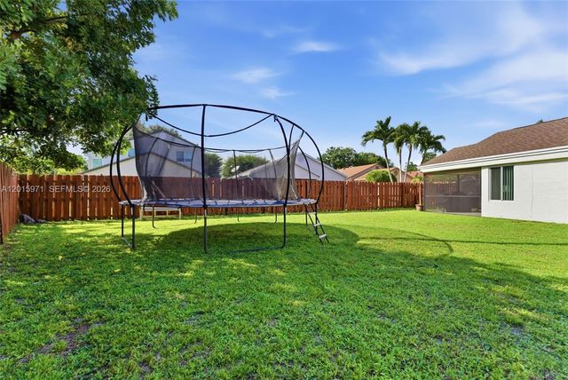 3861 NW 20th St, Coconut Creek, FL 33066