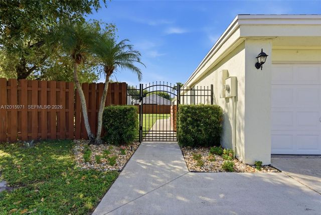 3861 NW 20th St, Coconut Creek, FL 33066