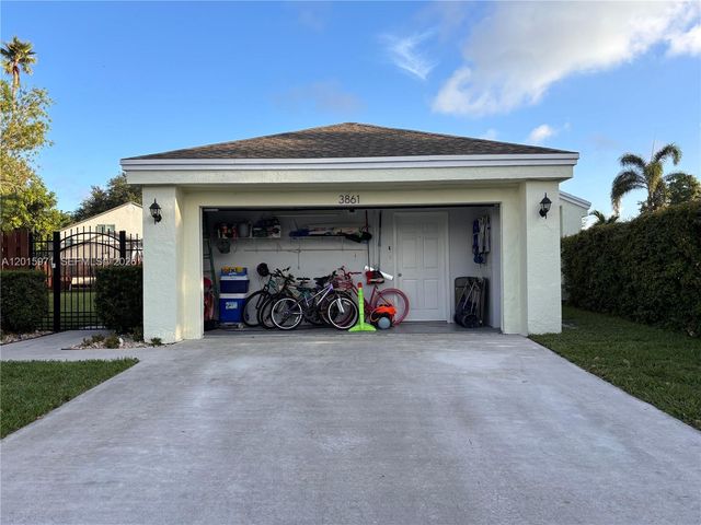 3861 NW 20th St, Coconut Creek, FL 33066