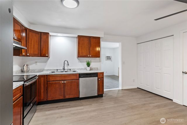 17401 E 6th Ave, Spanaway, WA 98387
