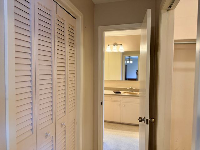 246 Pin Oak Way, Kerrville, TX 78028