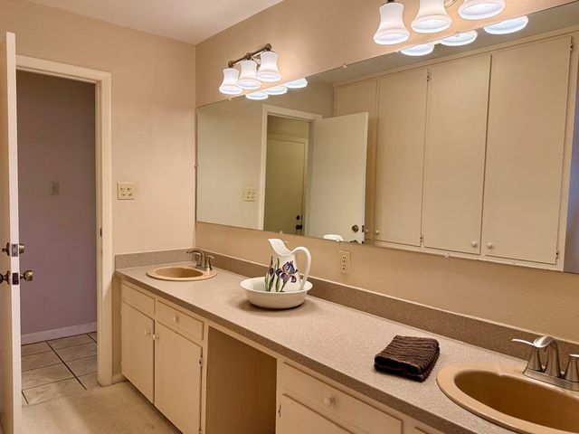 246 Pin Oak Way, Kerrville, TX 78028