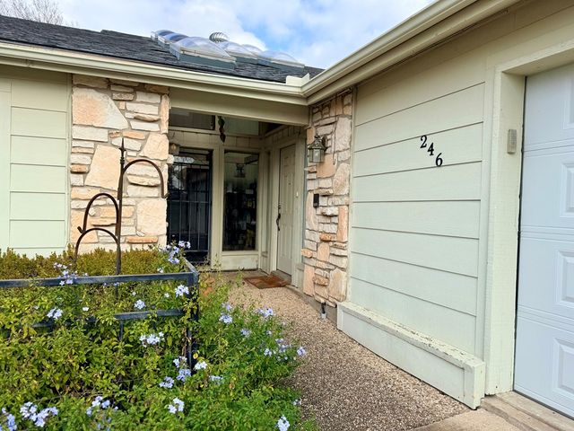 246 Pin Oak Way, Kerrville, TX 78028