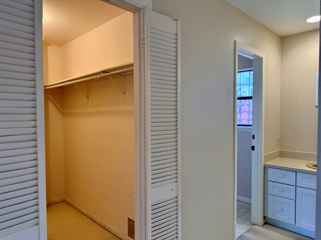 246 Pin Oak Way, Kerrville, TX 78028