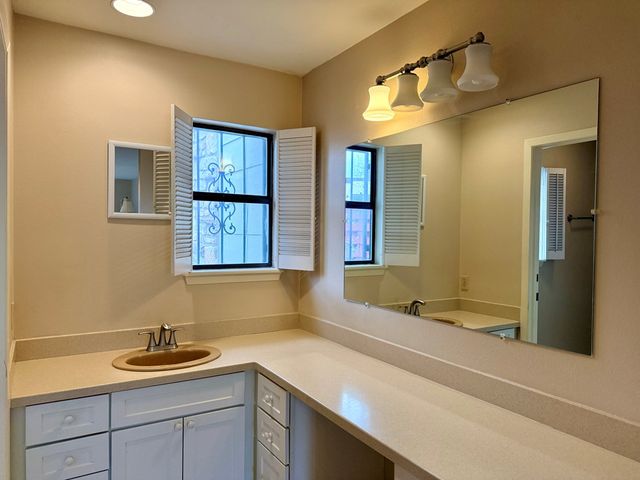 246 Pin Oak Way, Kerrville, TX 78028