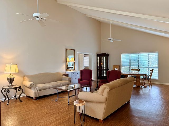 246 Pin Oak Way, Kerrville, TX 78028