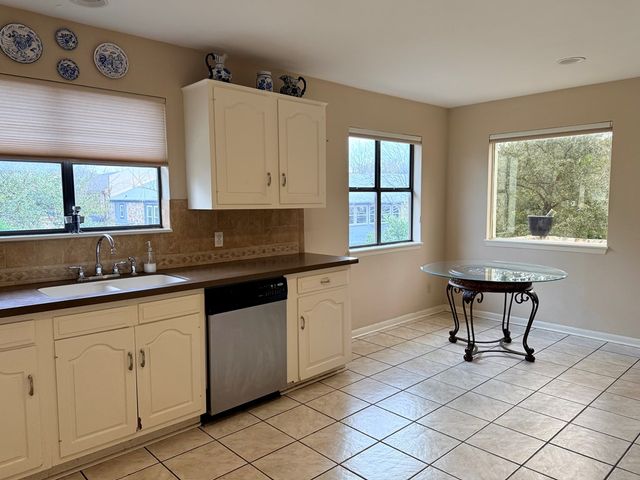 246 Pin Oak Way, Kerrville, TX 78028