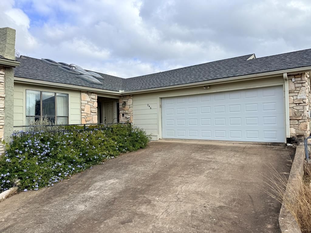 246 Pin Oak Way, Kerrville, TX 78028