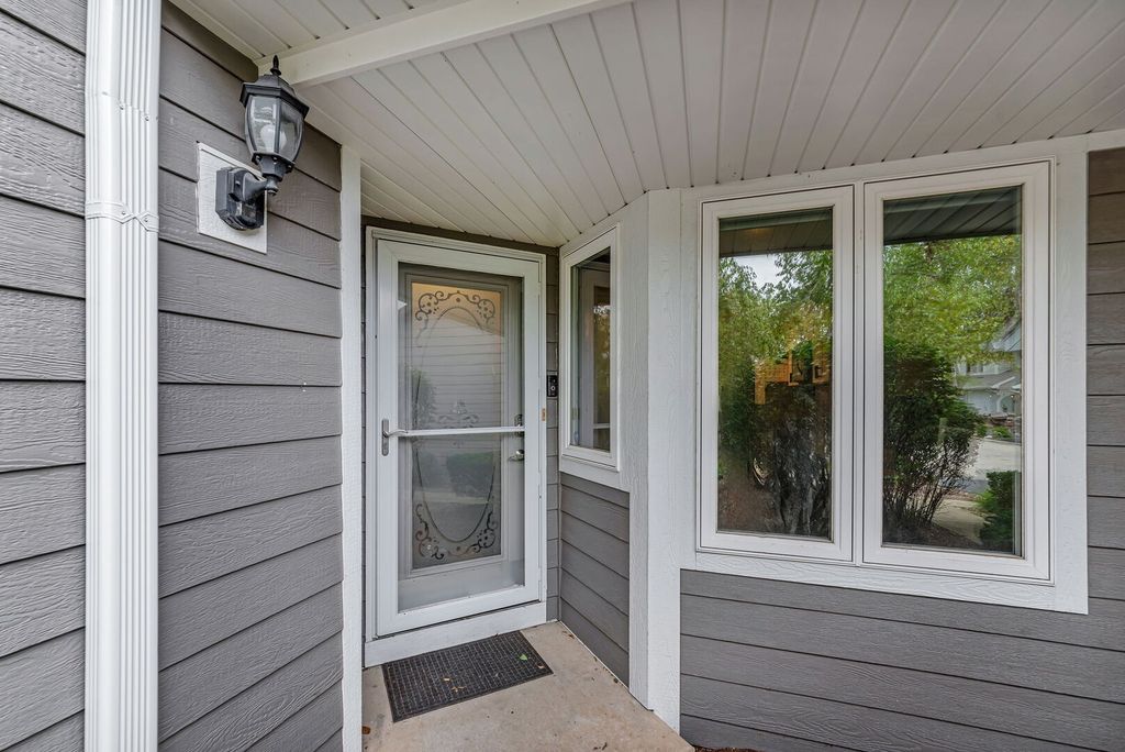 307 N Charles Avenue, Naperville, IL 60540 — photo 2