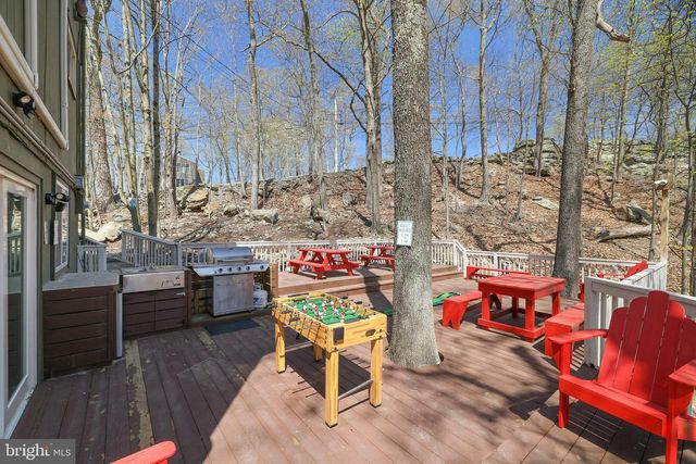163 CAMBRIDGE CT, Bushkill, PA 18324