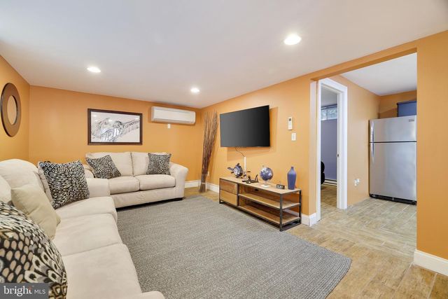 163 CAMBRIDGE CT, Bushkill, PA 18324