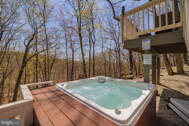 163 CAMBRIDGE CT, Bushkill, PA 18324