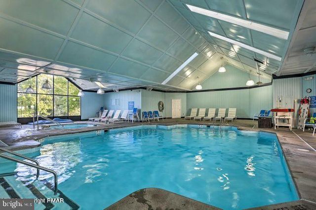 163 CAMBRIDGE CT, Bushkill, PA 18324