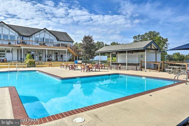 163 CAMBRIDGE CT, Bushkill, PA 18324